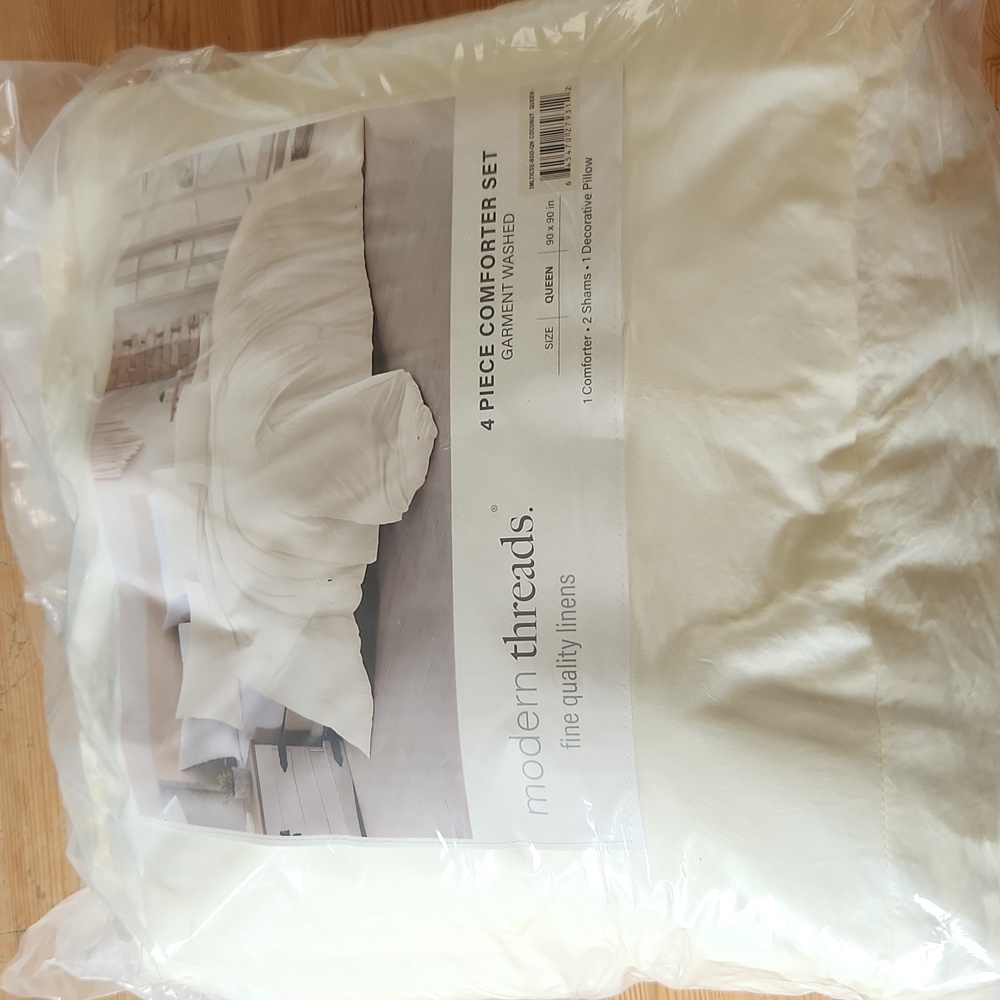 4 piece comforter set NEW